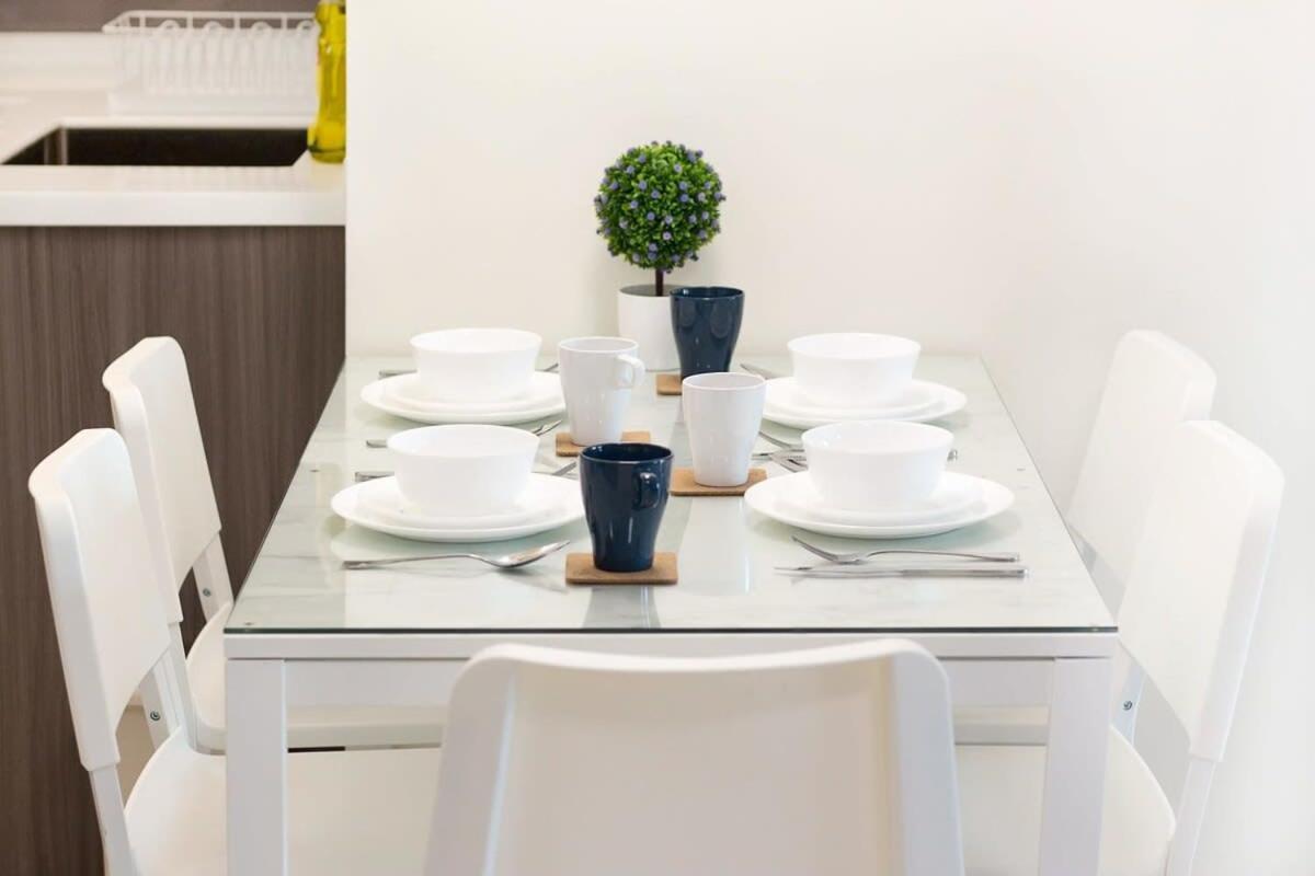A Modern & Bright Suasana In *