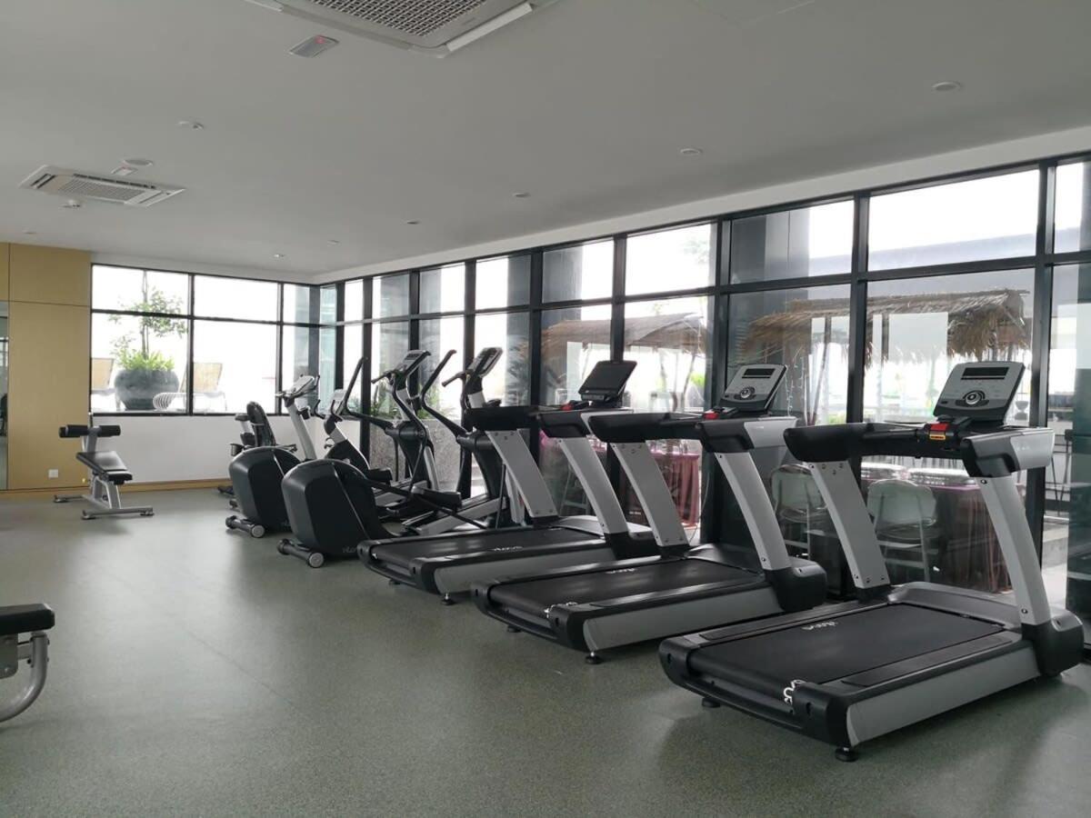 A Modern & Bright Suasana In *