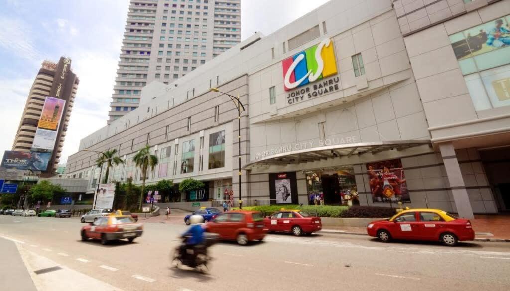 Apartment A Modern & Bright Suasana In