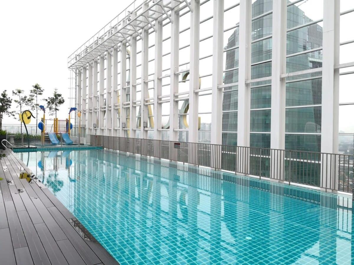 Apartment A Modern & Bright Suasana In *